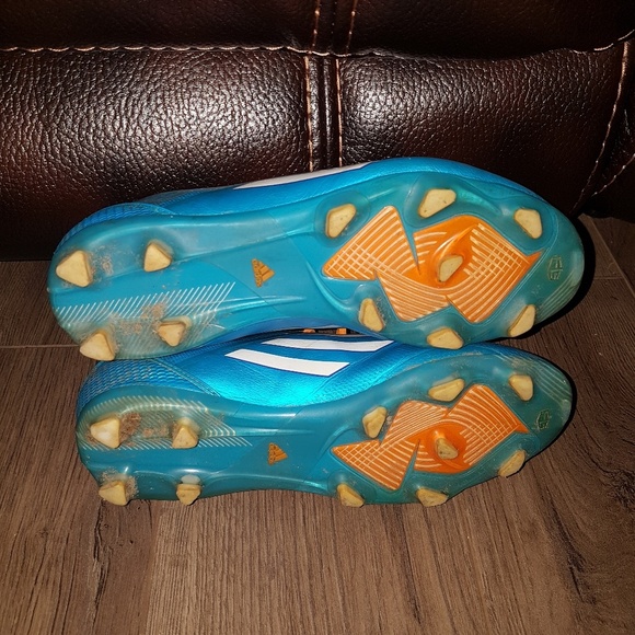 Adidas Messi soccer cleats - Picture 3 of 3